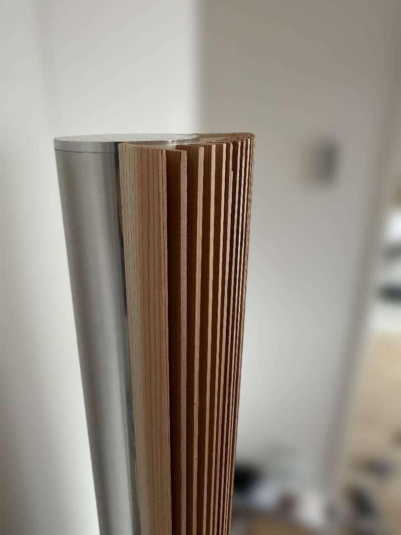 Bang & Olufsen BeoLab 8000スピーカー用の木製カバー