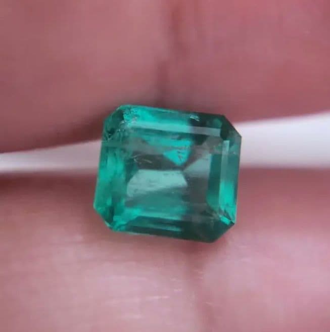 濃！！天然エメラルド 1.639ct