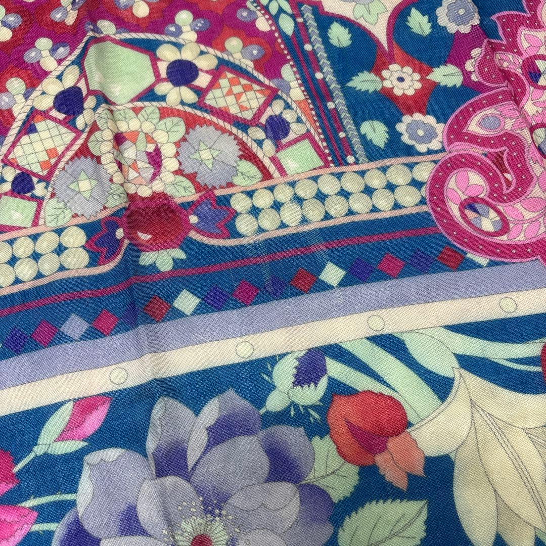 0902 レオナール　ストール　花柄　ブルー　汚れ,糸ツレあり.※値下げ不可.