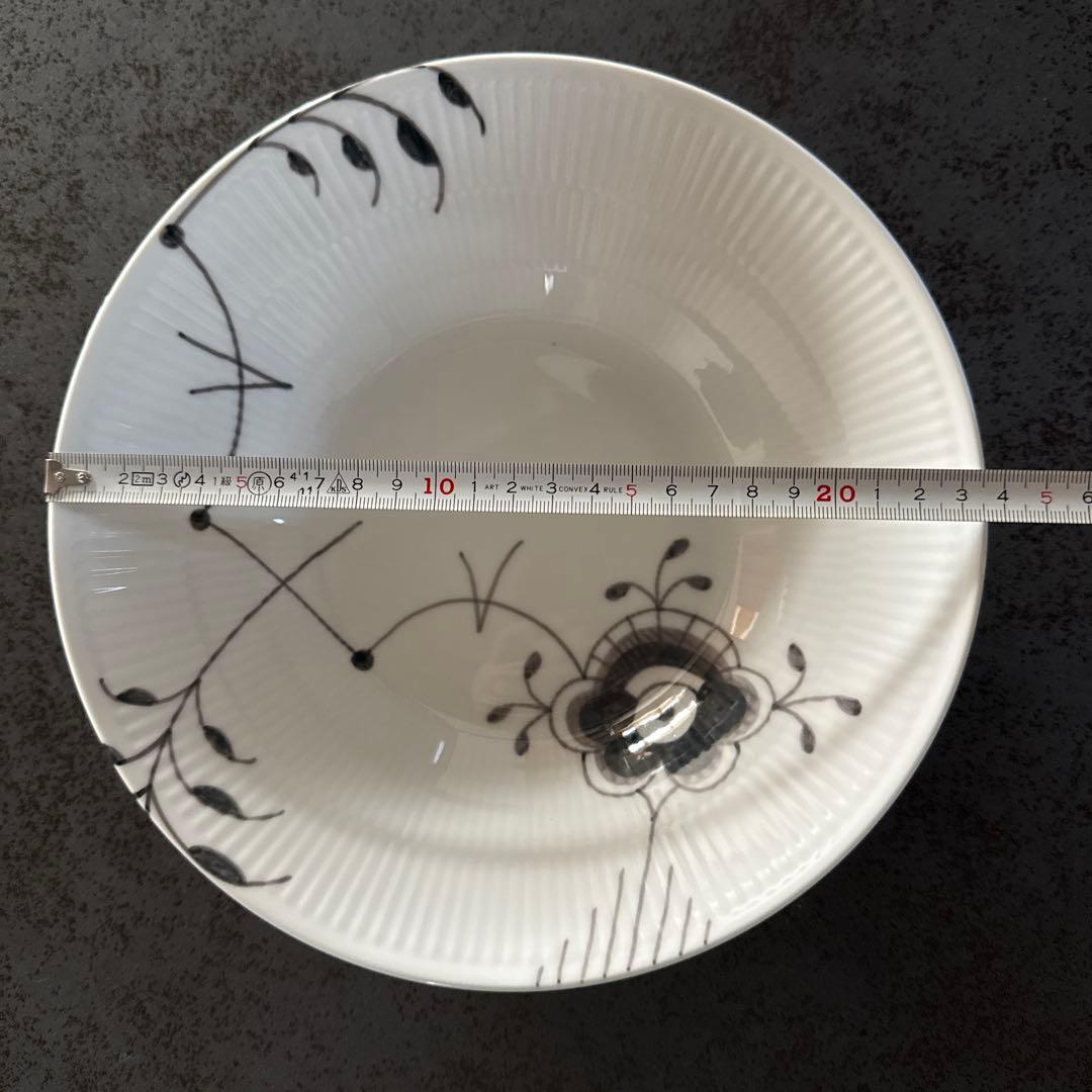 ロイヤルコペンハーゲン　ブラックフルーテッド メガディーププレート　2枚