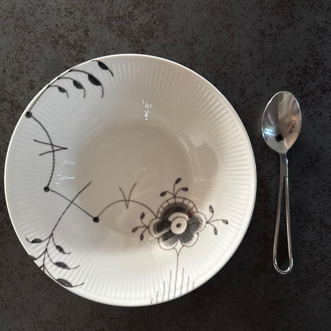 ロイヤルコペンハーゲン　ブラックフルーテッド メガディーププレート　2枚