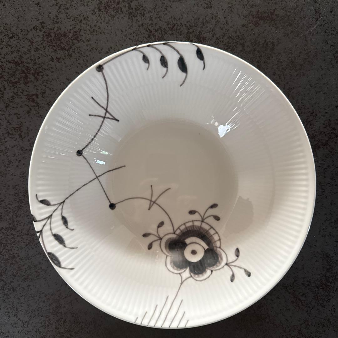 ロイヤルコペンハーゲン　ブラックフルーテッド メガディーププレート　2枚