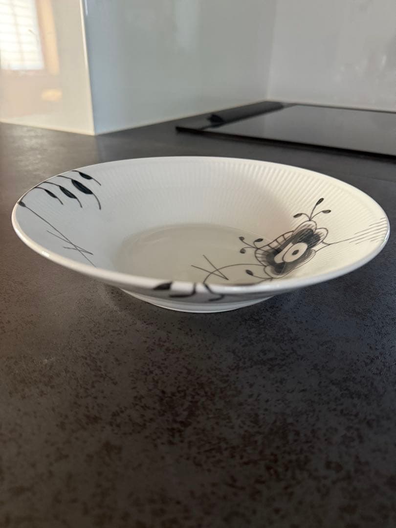 ロイヤルコペンハーゲン　ブラックフルーテッド メガディーププレート　2枚