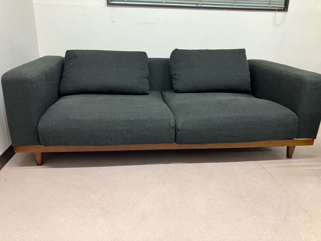 ダークグレー ファブリックソファ モダンスタイル