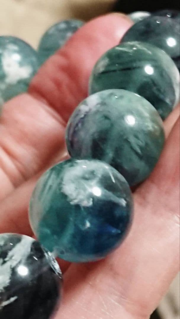 大迫力!ブルー入りエンジェルフェザーフローライト大玉15mmブレス内径約18cm