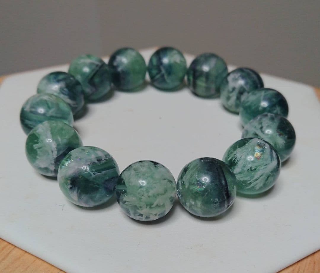 大迫力!ブルー入りエンジェルフェザーフローライト大玉15mmブレス内径約18cm