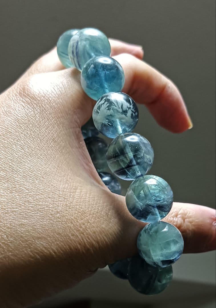 大迫力!ブルー入りエンジェルフェザーフローライト大玉15mmブレス内径約18cm