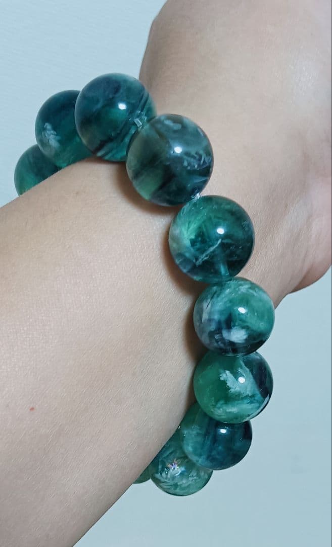 大迫力!ブルー入りエンジェルフェザーフローライト大玉15mmブレス内径約18cm