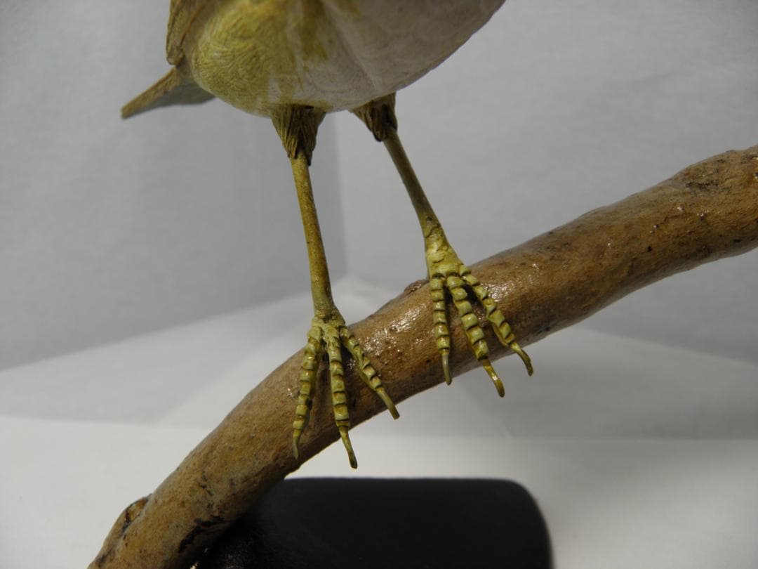 木彫りの鳥 　ウグイスの囀り