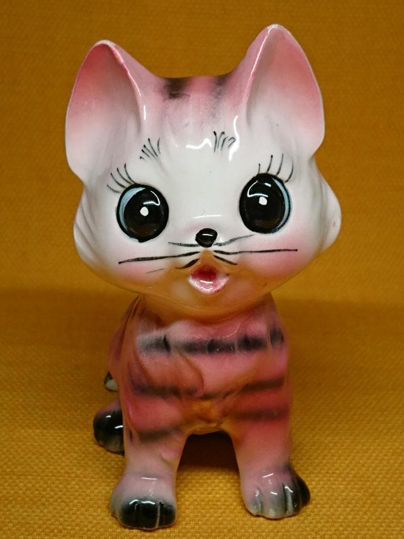 【美品】ねこ　猫　陶器　オブジェ　置物　インテリア　工芸品　美術品　A3379