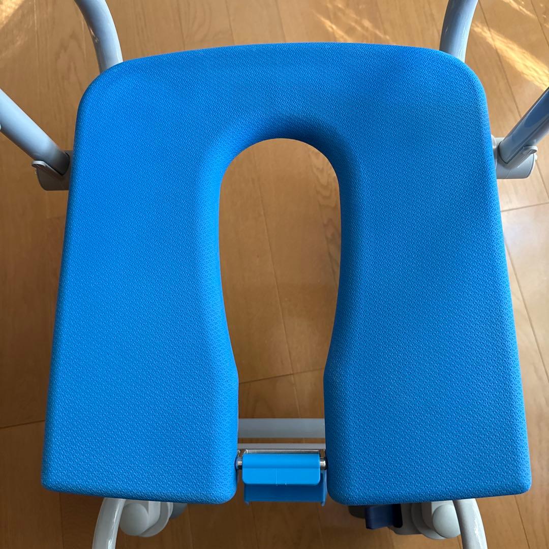 シャトルチェアPLUISAL 入浴用車椅子