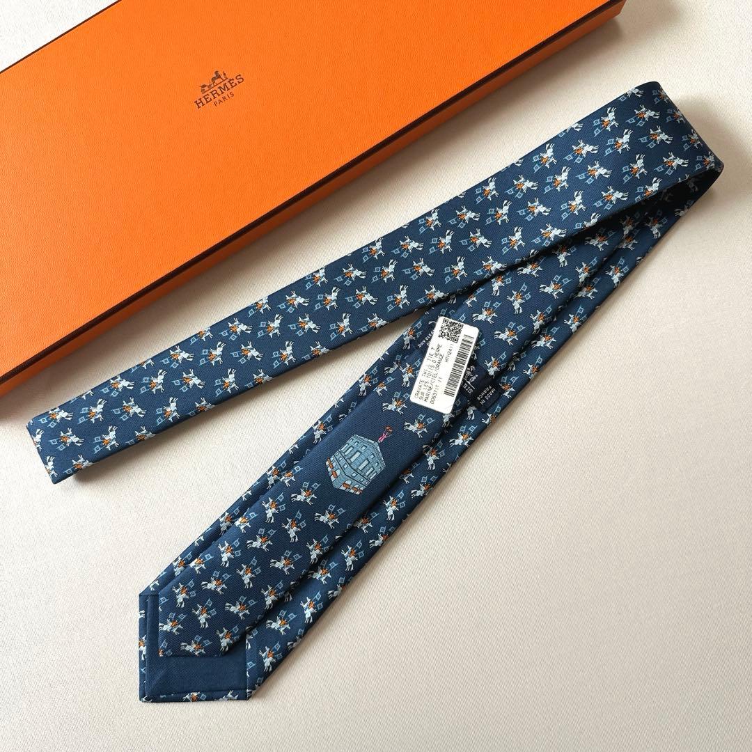 エルメス ネクタイ《シュル・レ・トワ・ドゥ・エルメス》新品 未使用