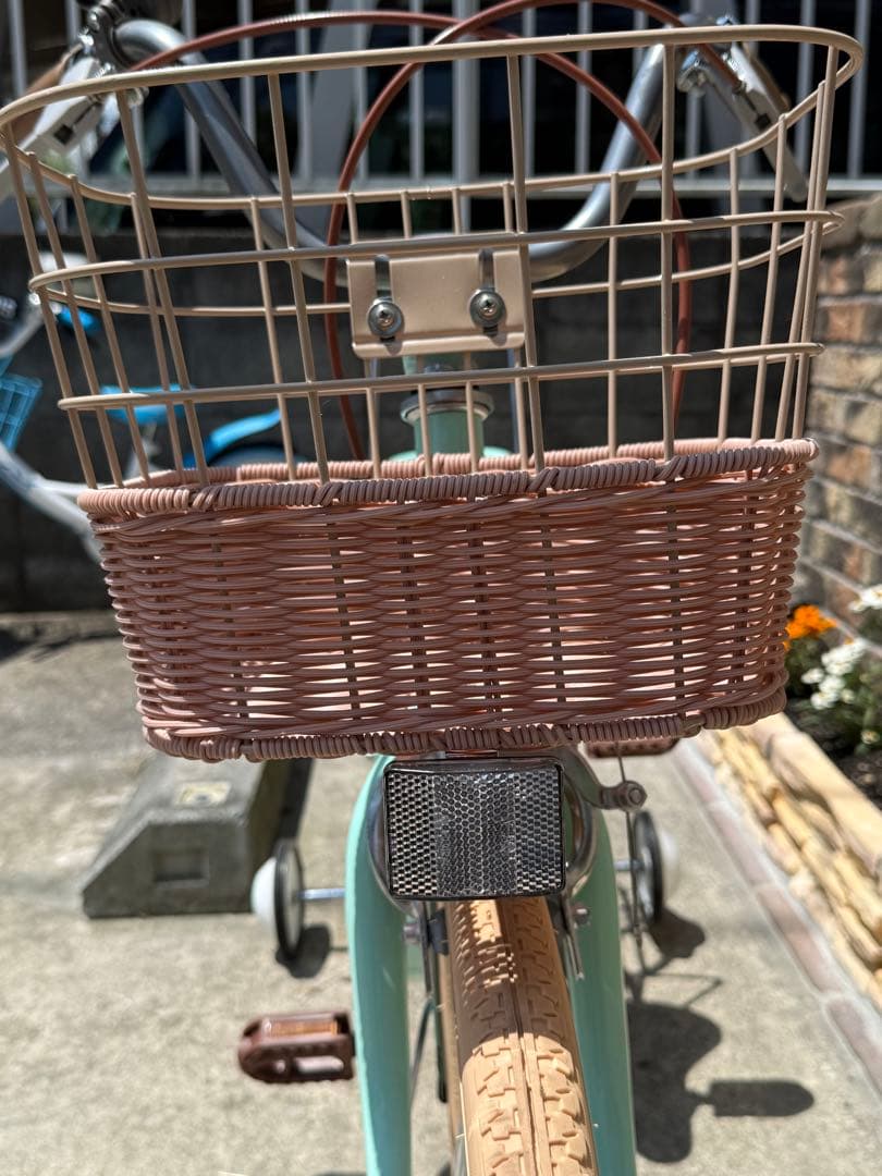 ミントグリーン 自転車 前カゴ付き　18インチ　補助輪付　子供自転車