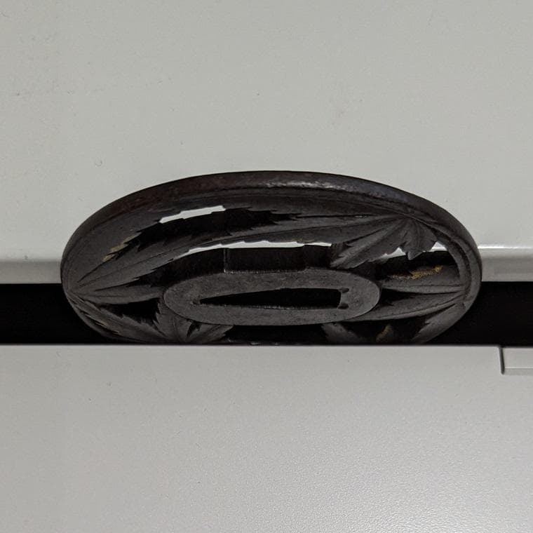 刀装具 透かし彫り鍔　江戸時代　銘 江府住 辰直