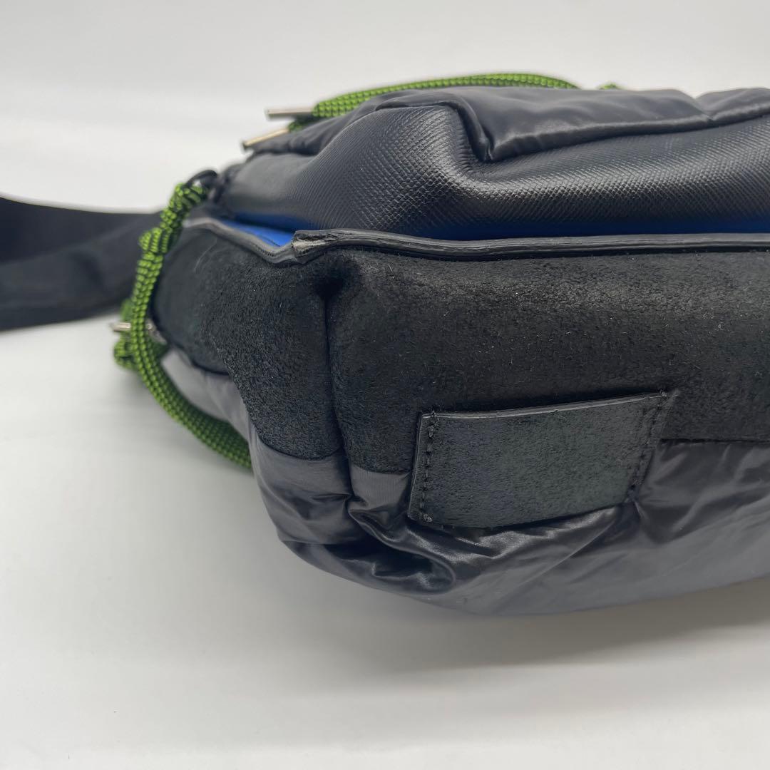 ディースクエアード ショルダーバッグ 斜め掛け スクエア 多収納 ナイロン 黒