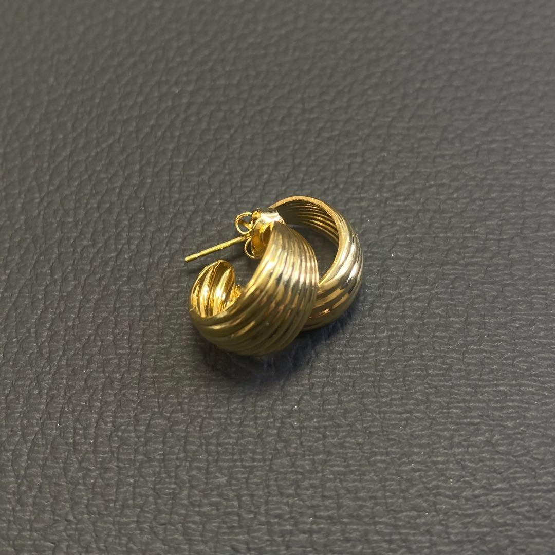 k18 フープ　ピアス　ゴールド　未使品　刻印　金　18k