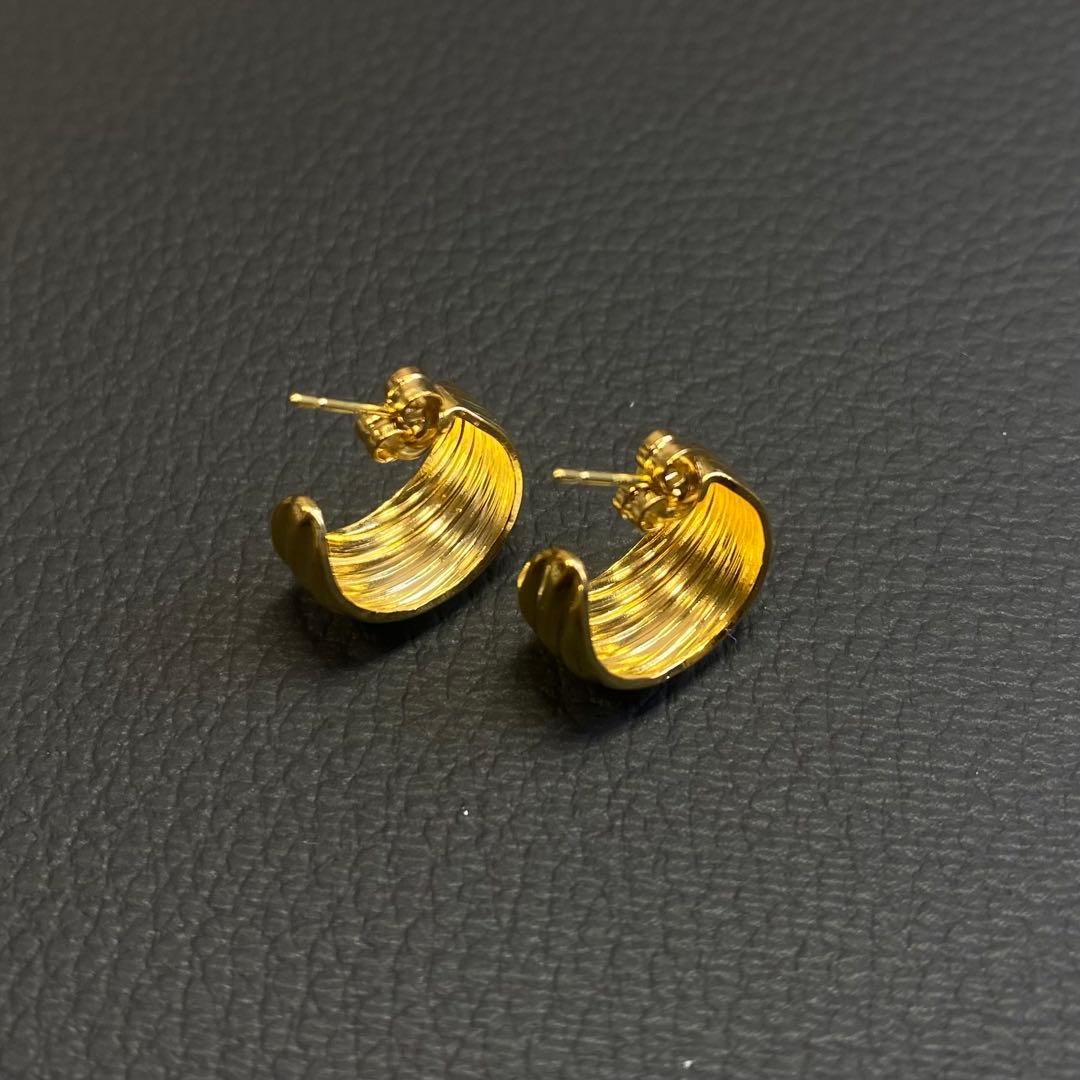 k18 フープ　ピアス　ゴールド　未使品　刻印　金　18k
