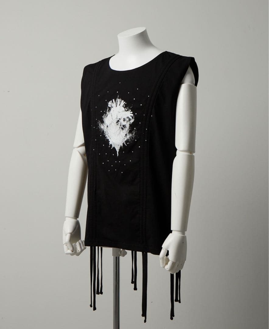 GRANCYシャーリングデザインラインストーングラフィックノースリーブT 黒 L