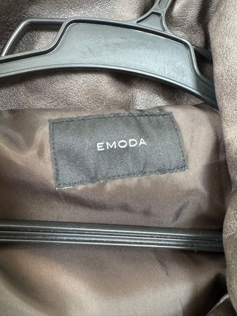 EMODA フェイクレザー ショートダウン