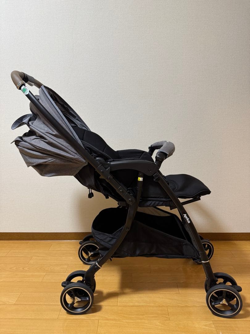 【最終値下げ!!】アップリカラクーナクッションAF/純正レインカバー付