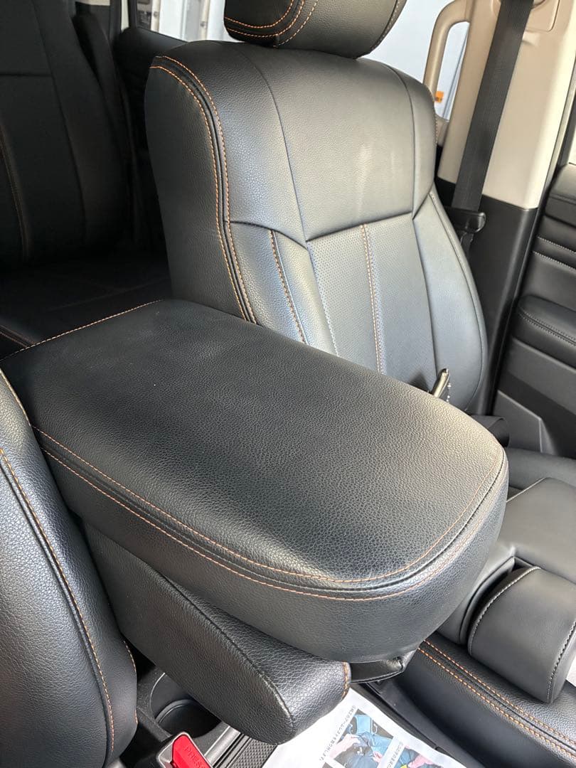 デリカD5 ビッグアームレスト MADLYS