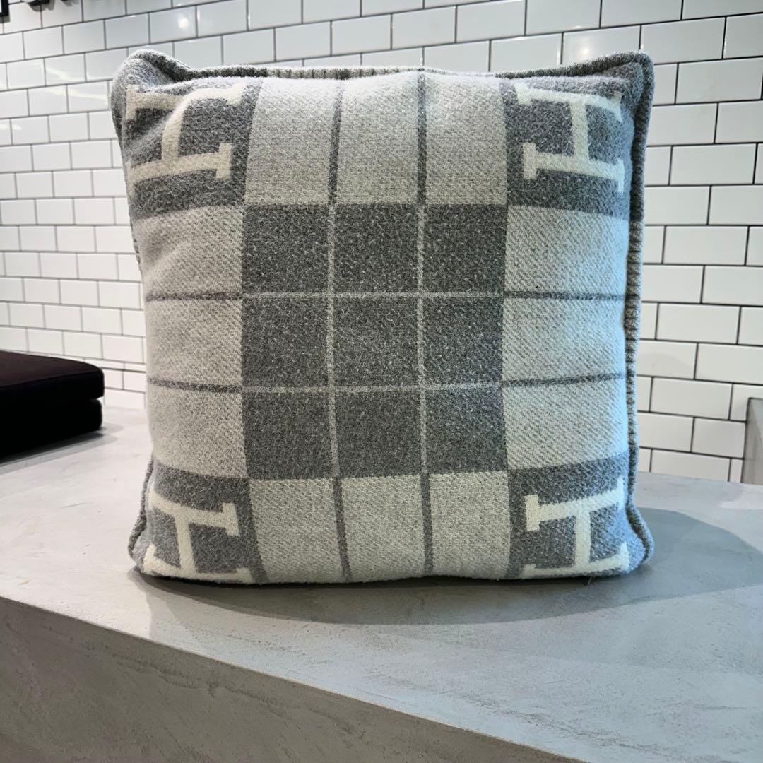 エルメス　アヴァロン pm クッション（グレー）