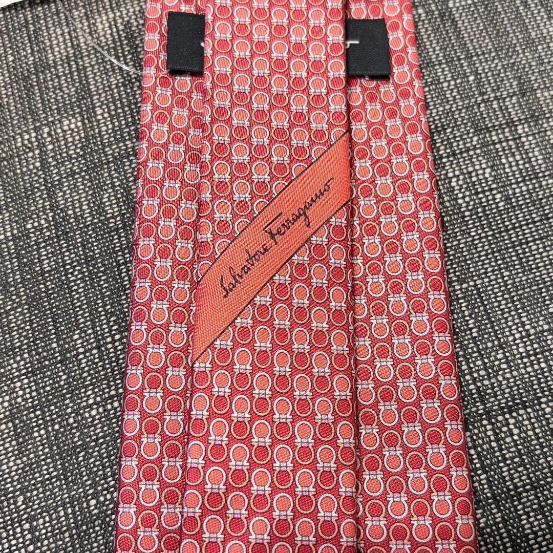 新品！未使用！Ferragamo レッド シルク ネクタイ
