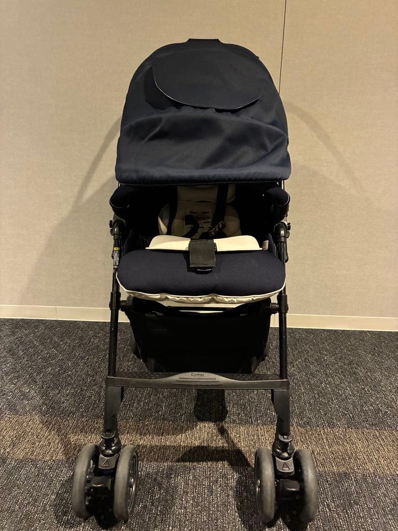 コンビ【美品】両対面式 ４キャス 軽量エッグショック Ａ型ベビーカー Combi