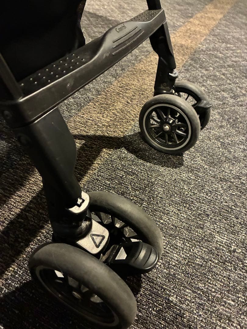 コンビ【美品】両対面式 ４キャス 軽量エッグショック Ａ型ベビーカー Combi