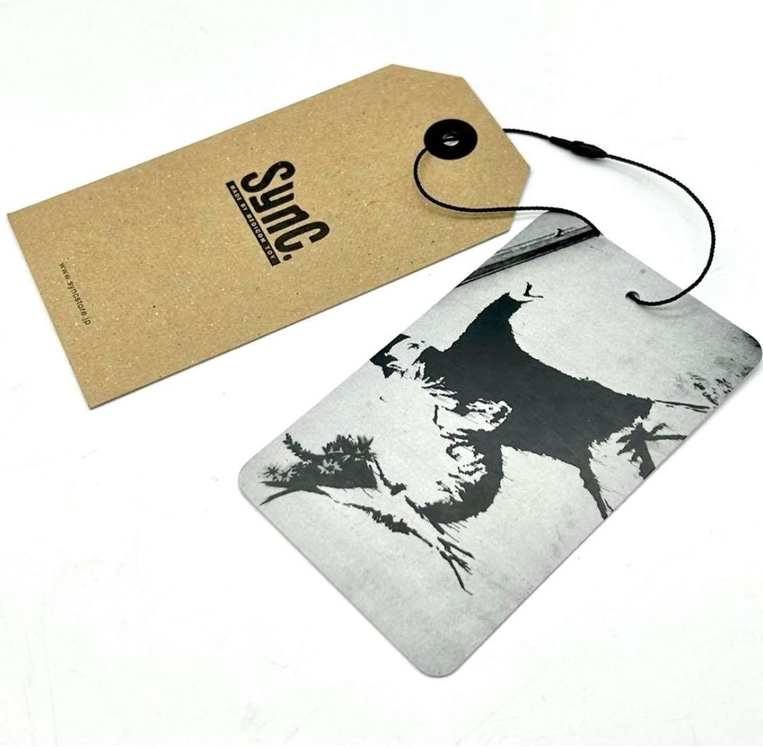 バンクシー カリモク インテリア 壁掛時計 フラワーボンバー 花束 投げる 男