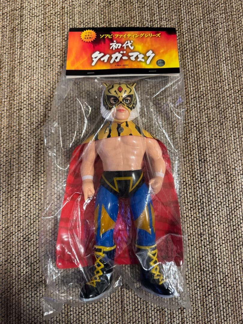メディコム　ソフビファイティングシリーズ　初代タイガーマスク　逆ヤギリ　ソフビ