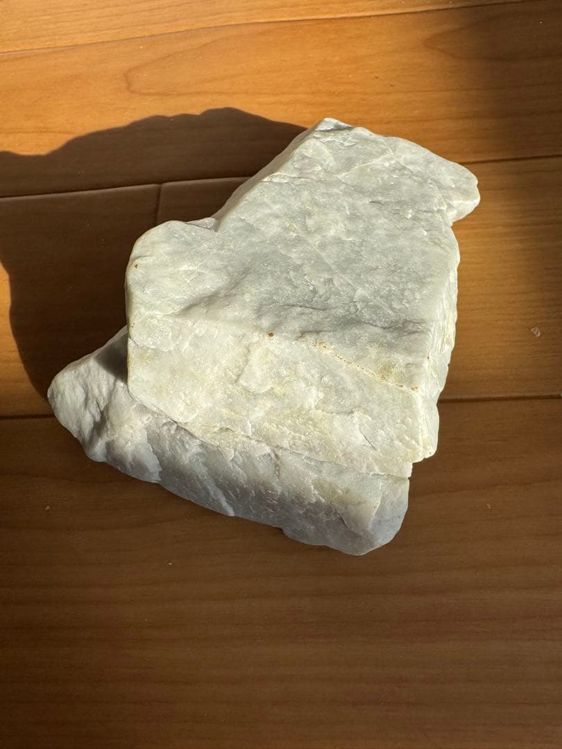 糸魚川翡翠　原石　565g