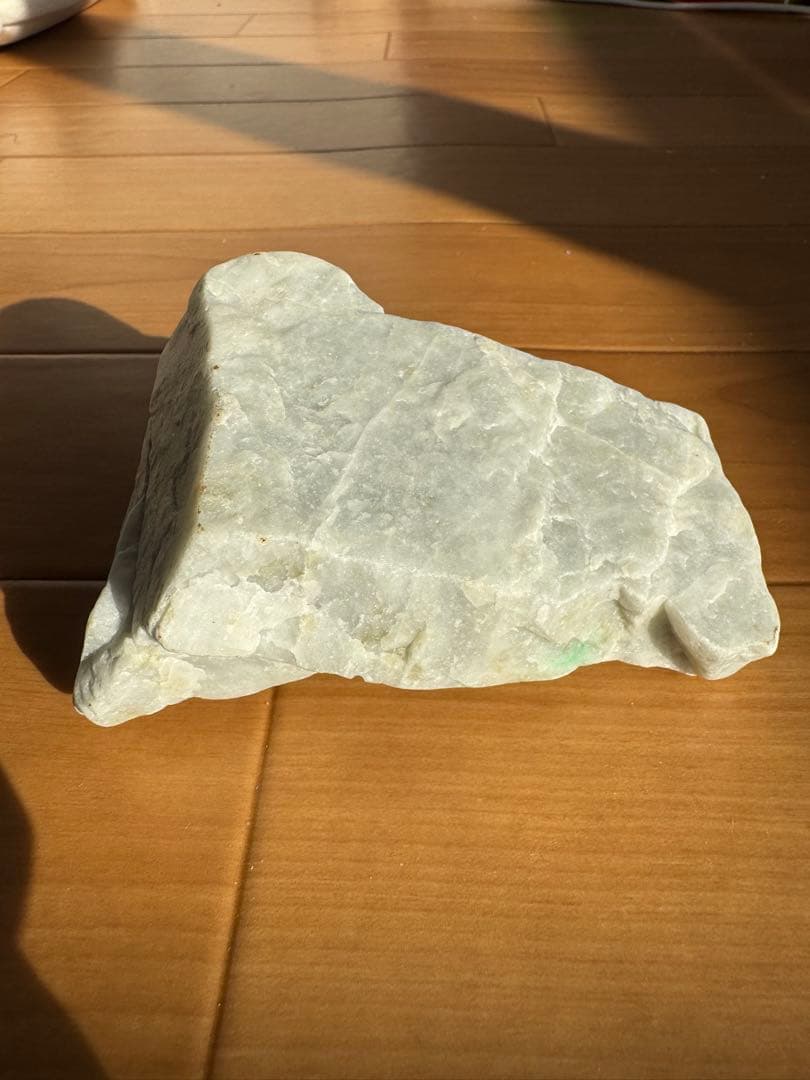 糸魚川翡翠　原石　565g