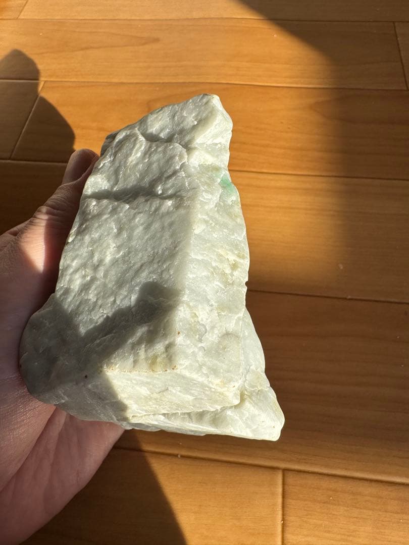 糸魚川翡翠　原石　565g