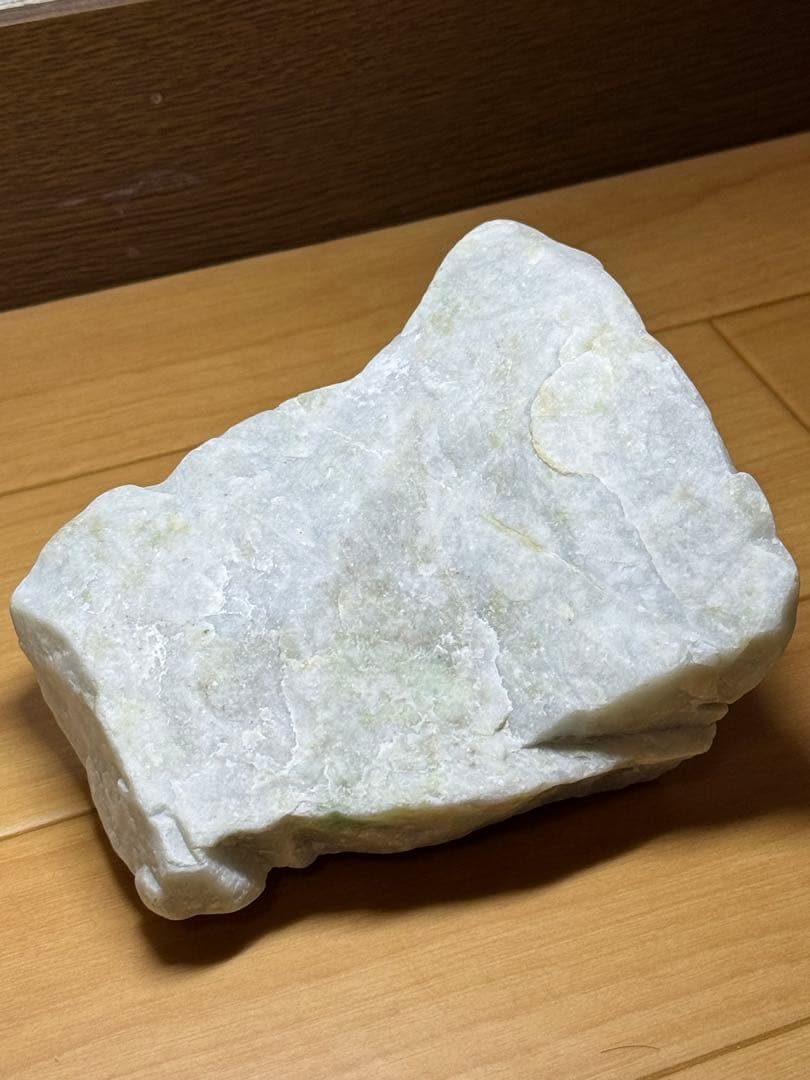 糸魚川翡翠　原石　565g