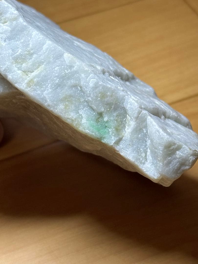 糸魚川翡翠　原石　565g