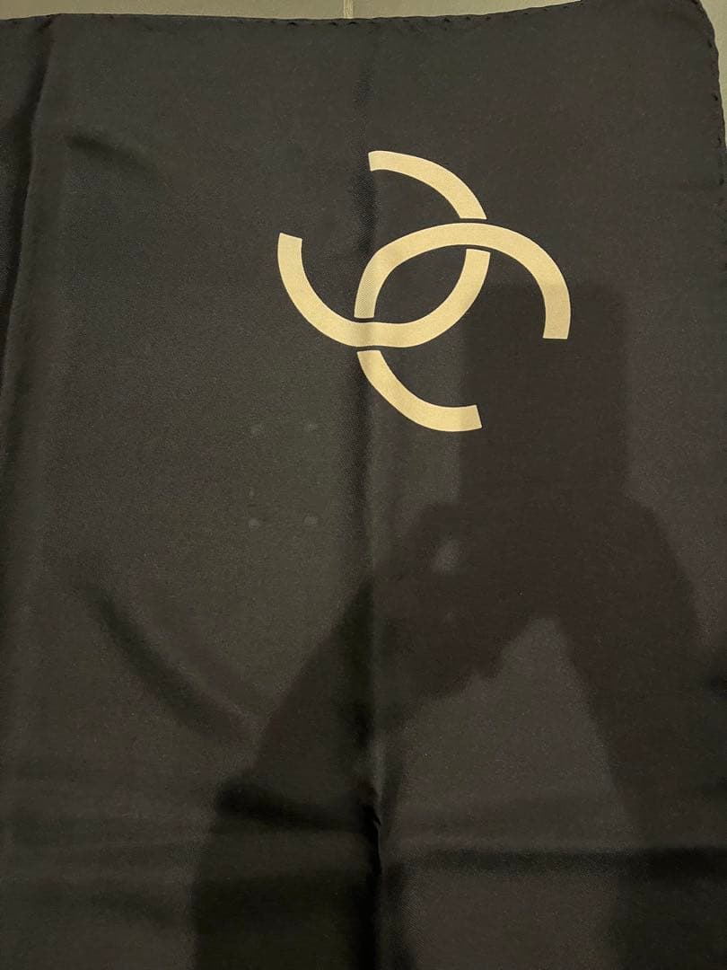 ヴィンテージCHANEL 大判シルクスカーフ　ココマーク　黒ベージュ