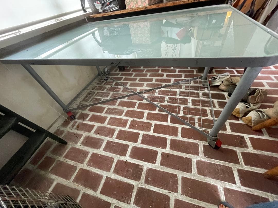 キャスター付きガラスダイニングテーブル