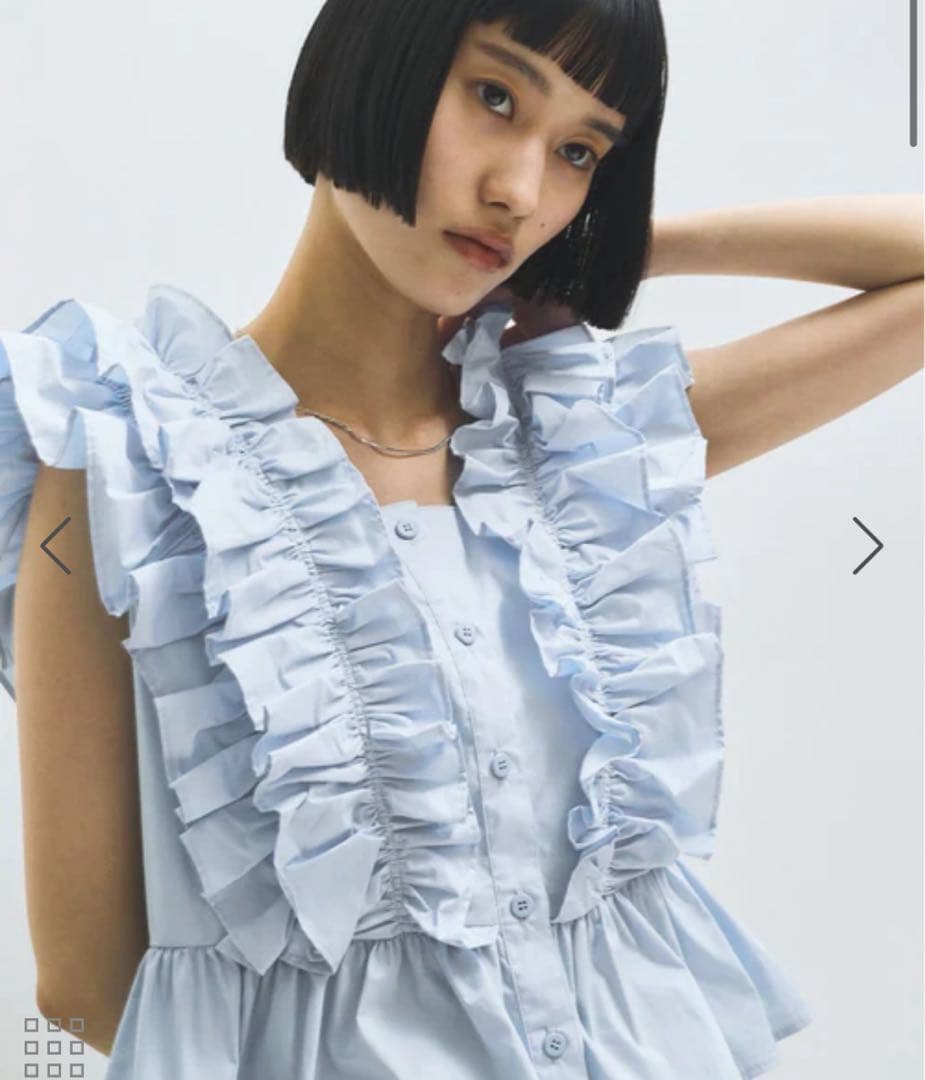 アダムエロペ　（完売商品）ペタルフリルブラウス