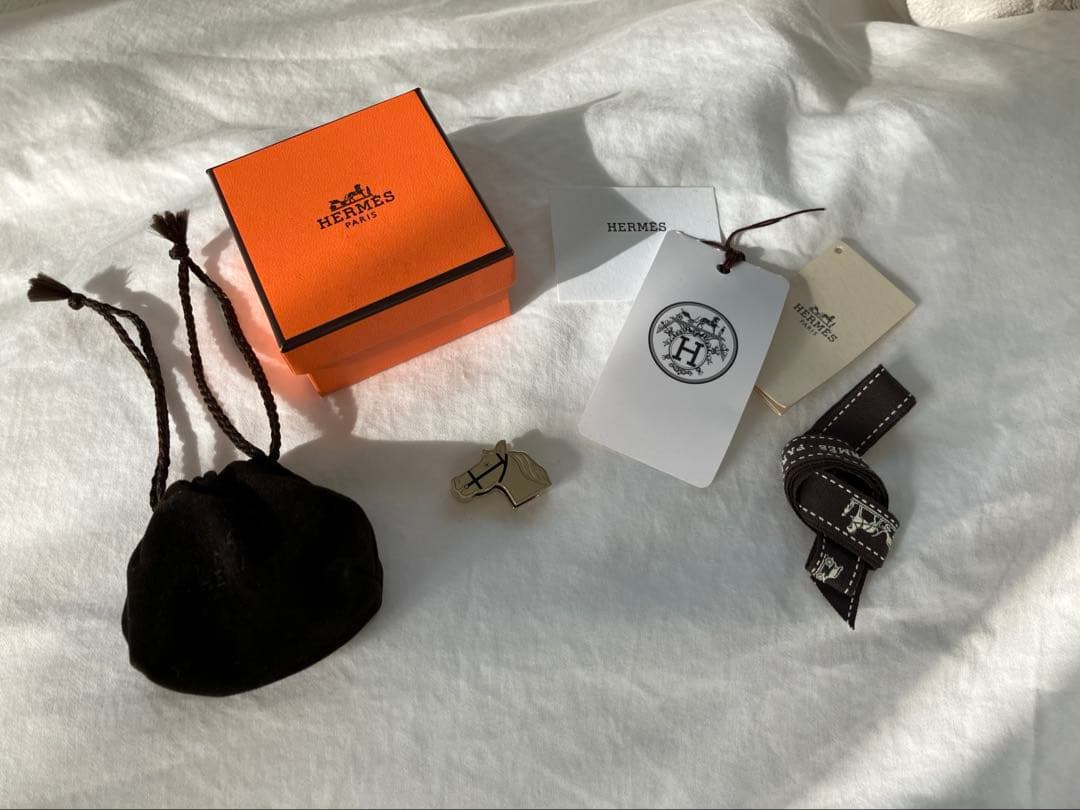 エルメス　カドリージュ ツイリーリング スカーフリング ブラック/ゴールド