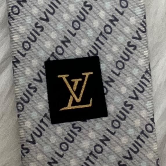 美品✨ルイヴィトンLouis Vuitton　シルクネクタイ　イタリア製グレイ系