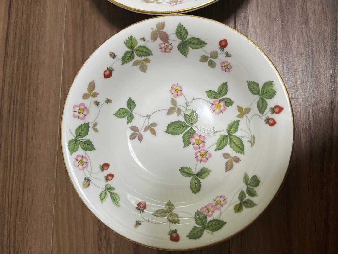 ウェッジウッドワイルドストロベリー　サラダボウル2枚皿1枚マリアージュ ボウル1