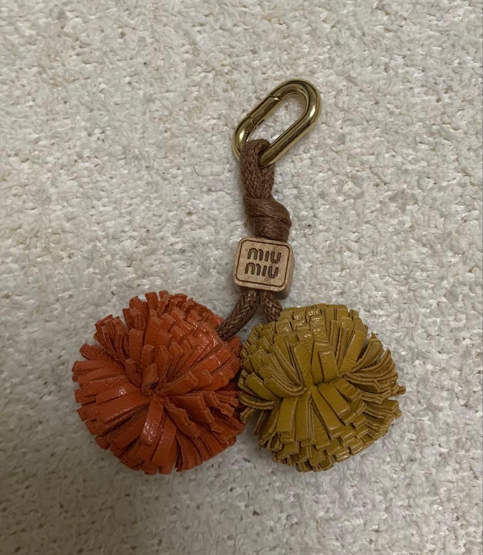 【新品未使用】miu miu ポンポン型キーホルダー