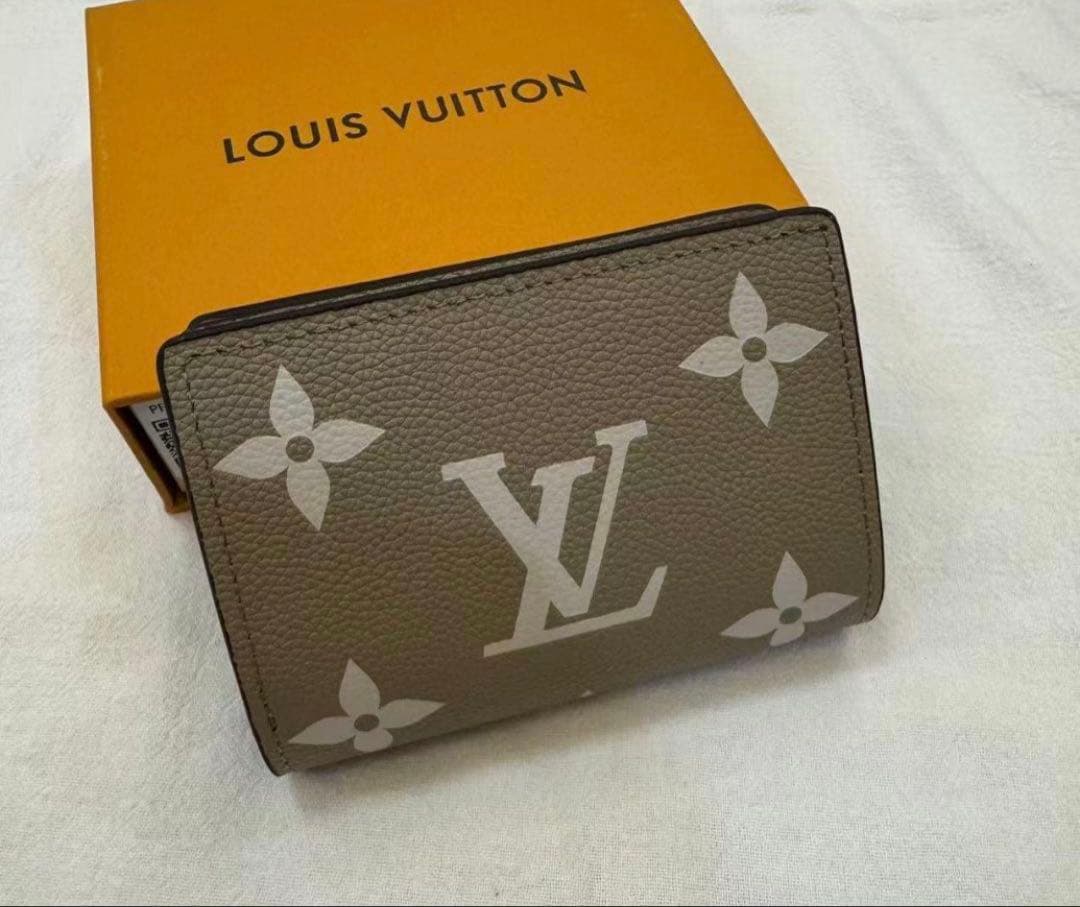 二つ折り財布 グレー