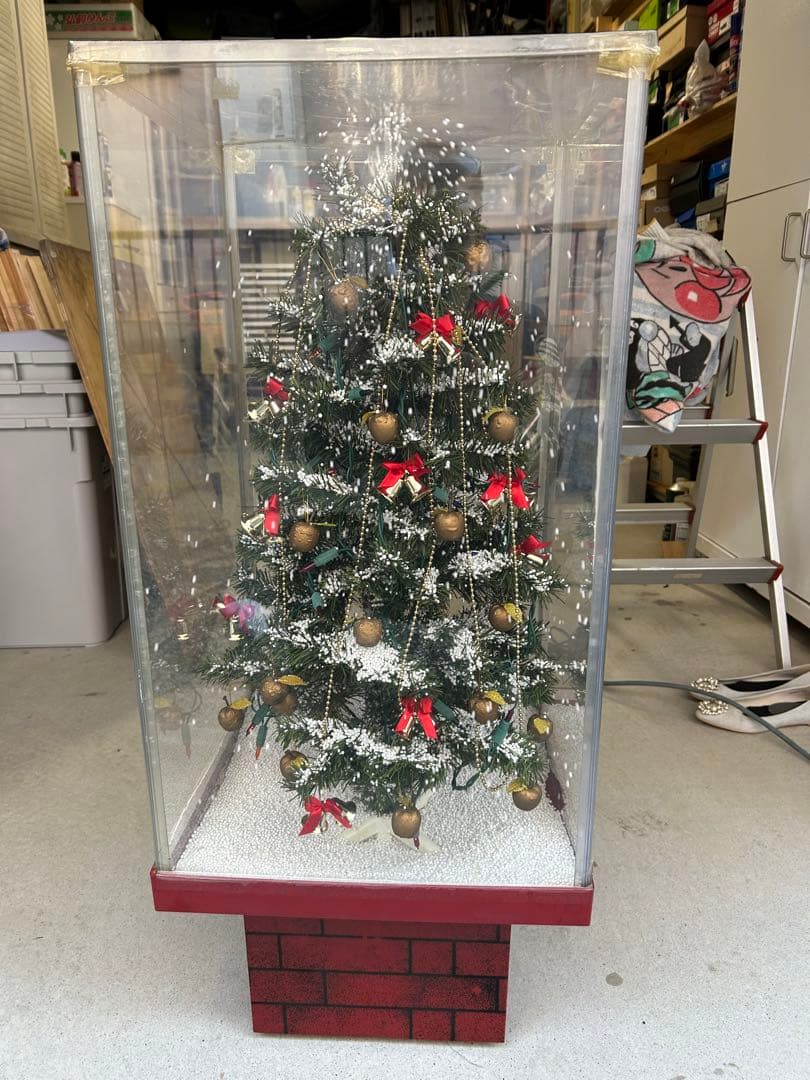 クリスマスツリー電動縦92センチ横40センチです。球も点灯して雪降らします。