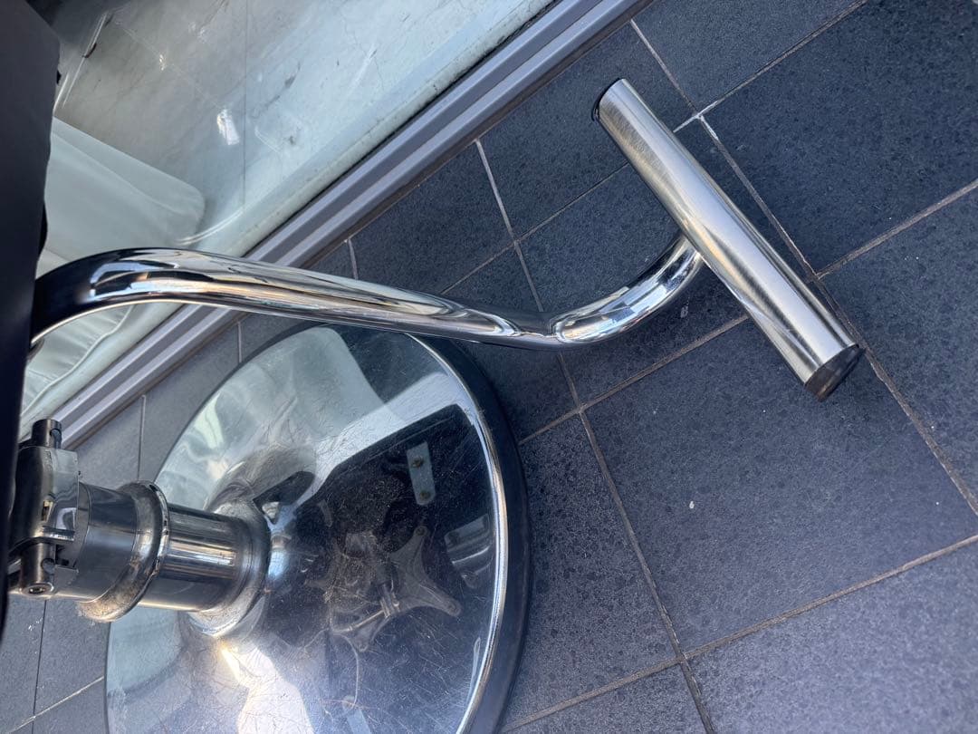 2台在庫あり　美容室　スタイリングチェア　ビューティガレージ ス 回転式チェア