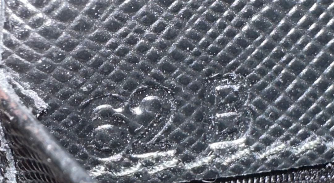 PRADA プラダ サフィアーノ トライアングル 財布 ブラック