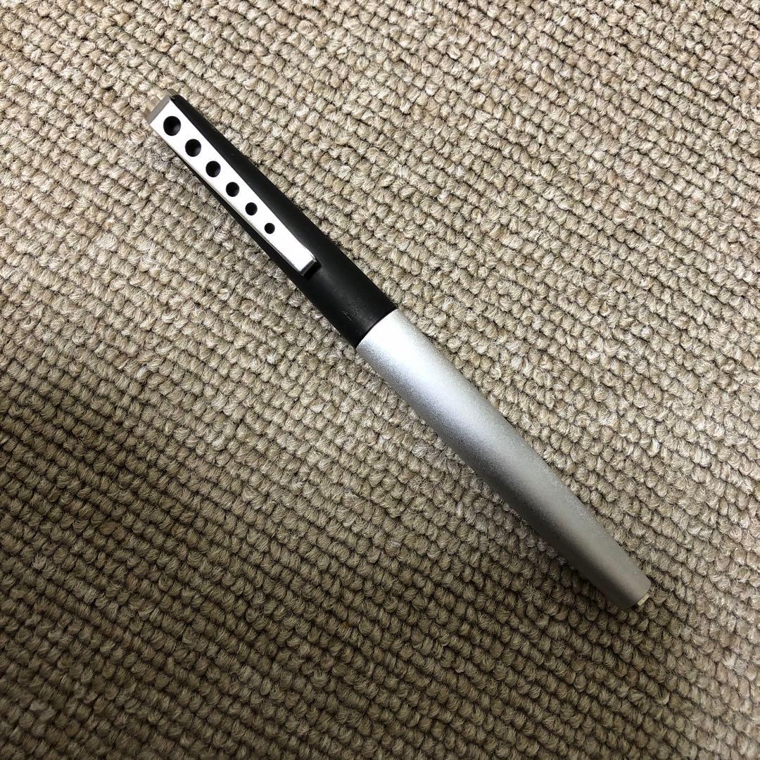 モンブラン　万年筆　ブラックアンドシルバー