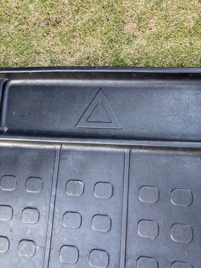 ハイラックスサーフ185 ラゲッジトレイ