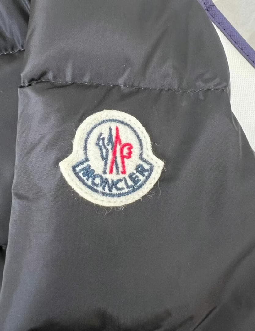 ✨人気✨ MON☆CLER ブラックダウンジャケット フード付き